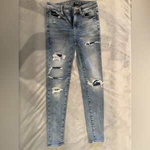 AMERICAN EAGLE APPAREL Ladies Women's Size 2 Distressed Blue Jeans